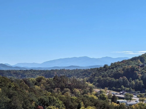 Ern862 - Meme's Hunt'n Camp 3 Bedroom Cabin by RedAwning