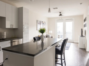 1 BR International Plaza Apt by Frontdesk