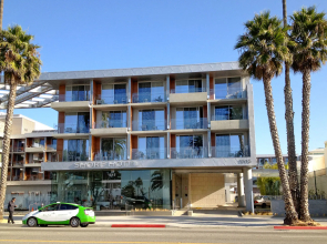 Shore Hotel
