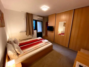 Cristi's Rooms - Pensiune