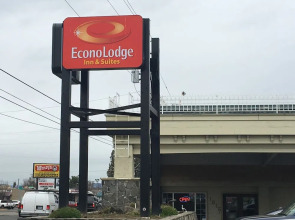 Econo Lodge Inn & Suites Central