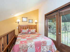 Manitou Lodge 6 Hotel Room by Alpine Lodging Telluride