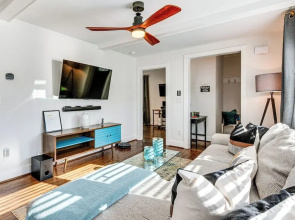 7 Mi to Dtwn Atlanta! Lovely Home w/ Backyard