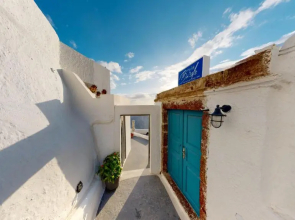 Anemos Fira Caldera View