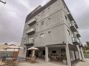 Apto com Piscina e Sal o de Jogos a 100m da Praia