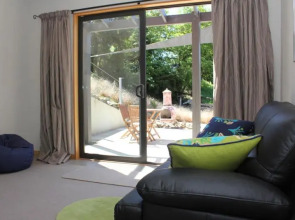 3 Thomas Hanmer Drive