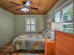 Palm Harbor Vacation Rental, Walk to Crystal Beach