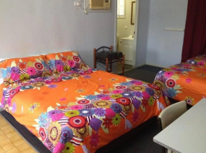 Banjo's Overnight & Holiday Units