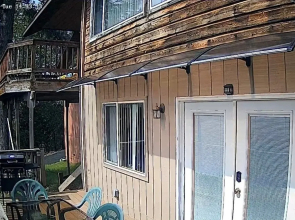 Hidden Views 6 Bedroom Duplex by RedAwning