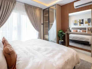 Belfast studio-Blue Waters Property.