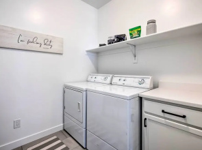 Inviting Hideout Townhome w/ Balcony & Lake Views!