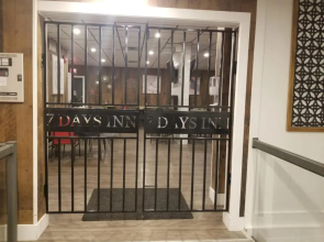 7 Day's Hotel