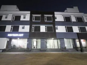 Hotel Parichay by OYO Rooms