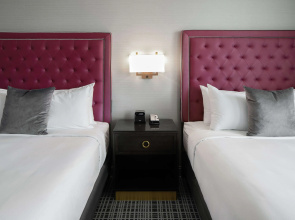 The Axis Moline Hotel, Tapestry Collection by Hilton