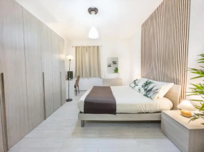 Demetra Seafront Apartment - Parking & Pool