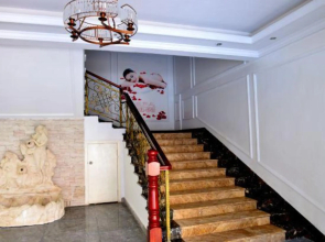 V8 Boutique Hotel
