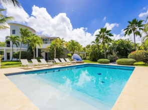 Villa Desiree 5BR Cocotal Luxury Villa Pool Maid