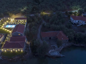 Lichnos Luxury Suites Stoa