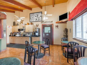 Super 8 by Wyndham Dodge City