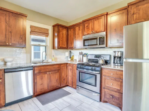 Walk to Beach + Lake Nokomis: Minneapolis Home!