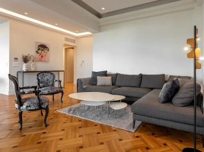 Phaedrus Living: City Center Luxury Flat N. Kosmos