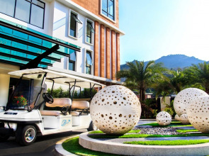 Курортный отель The Beach Heights Resort