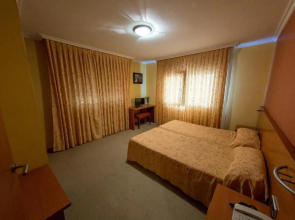 Hotel Dinajan