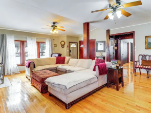 4 Mi to Camelback! Group-friendly Poconos Cabin