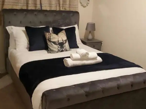 Lovely 3-bed House in Luton