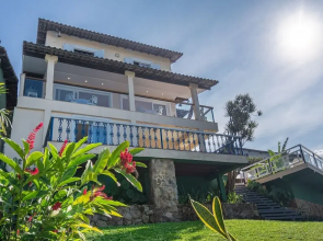 Magnífica casa com praia particular em Angra