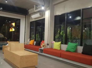 Saya Loft Hostel Lopburi