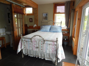 Blue Tin Roof Bed & Breakfast