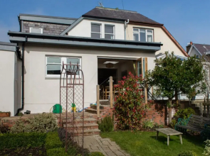 Luxury Escape with Garden and Parking