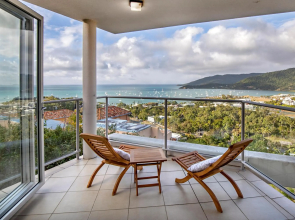 The Top Floor Luxury accomodation for 2 Spa Bath