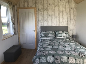 The Snuggly Sheep Shepherd Hut Campview Farm Stay