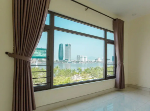 RedDoorz Near Cau Song Han