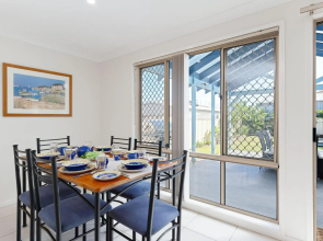 'Walk on Birubi', 1/40 Ocean Ave - Pet Friendly, WIFI, Boat Parking & Water Views