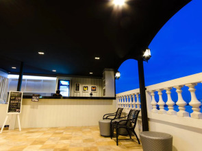 Violet Tower at Khaosan Palace