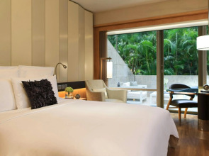 Renaissance Hong Kong Harbour View Hotel