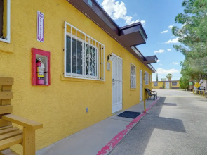 4 Mi to Dtwn El Paso: Pet-friendly Apartment!