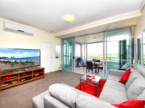 Beachfront Resort 2 Bedroom High Floor