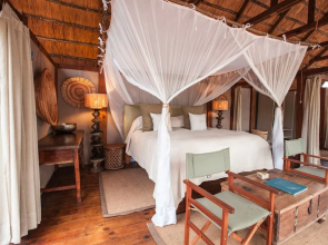 Sindabezi Island Camp