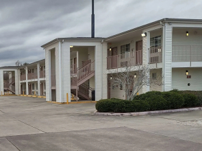 Carom Inn A Travelodge By Wyndham Denham Springs
