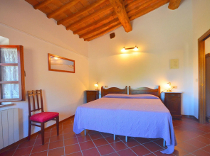 Scenic Farmhouse in Peccioli with Swimming Pool near Lakes