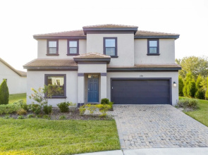 Stunning 4 Bd Single Family w Pool Lake View 175