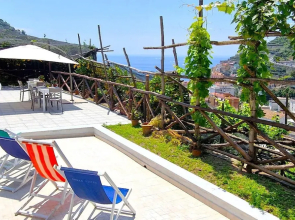 Villa in Lemon Grove With Sea Views & Sea Breeze