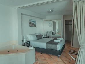 La Promenade Absolute Waterfront Apartments