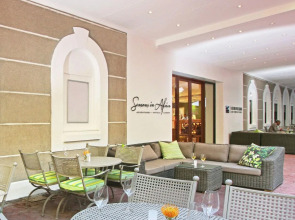 Hollow on the Square City Hotel