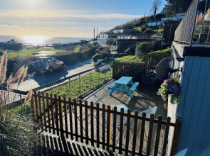 Sea View - 1min to Beach - Dog Friendly - 4 Guests