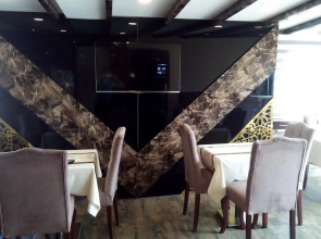 Golden Rain Hotel Old City